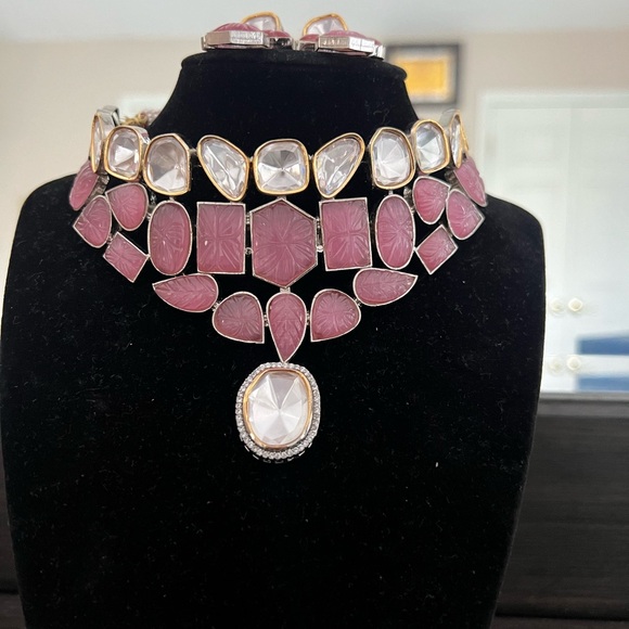 Kundan and semi precious stone necklace set - Picture 4 of 7